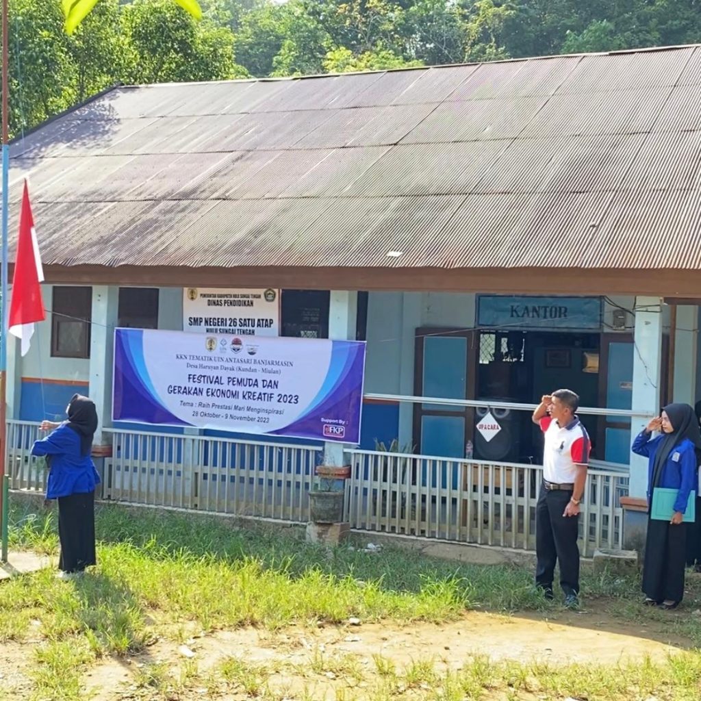 Upacara Peringatan Hari Sumpah Pemuda 2023 oleh Mahasiswa KKN UIN Antasari di Desa Haruyan Dayak.