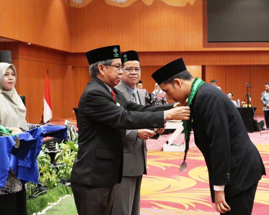 Dekan FTK UIN Antasari Dr. H. Hamdan, M.Pd. saat meyudisium Mahasiswa PPG Batch 1 2023 (Foto:Humas/Achmad Magfur)