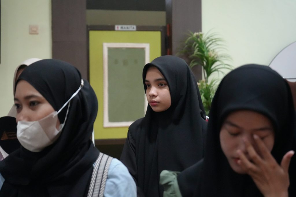 Mahasiswi UIN Antasari saat mengikuti sosialisasi (Foto:Humas/Achmad Magfur)