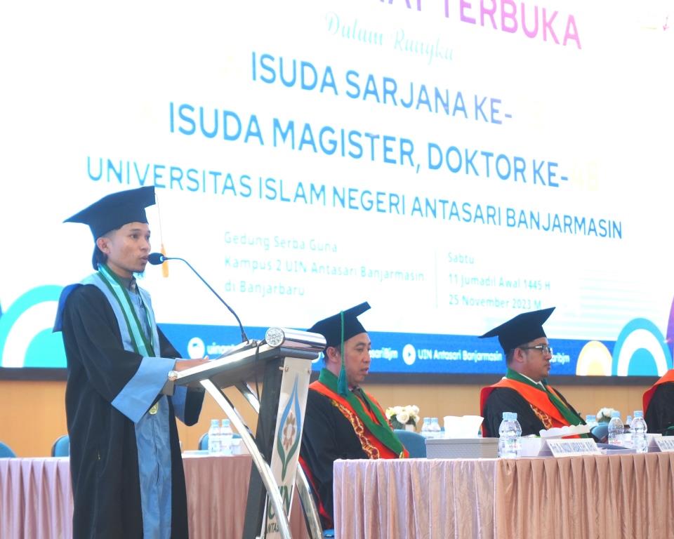 Moh Quizier bin Ahmad, wisudawan asal Malaysia saat memberikan sambutan (Foto:Muhammad Fikri Fadhiil/Sadega)