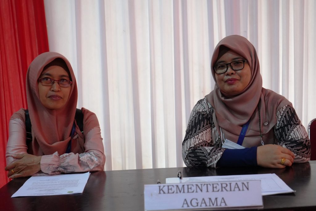 Mufidatun Nisa, S.Th.I., M.Fil.I. (kanan) saat berada di Banjarbaru (Foto:Humas/Hadi Rustami)