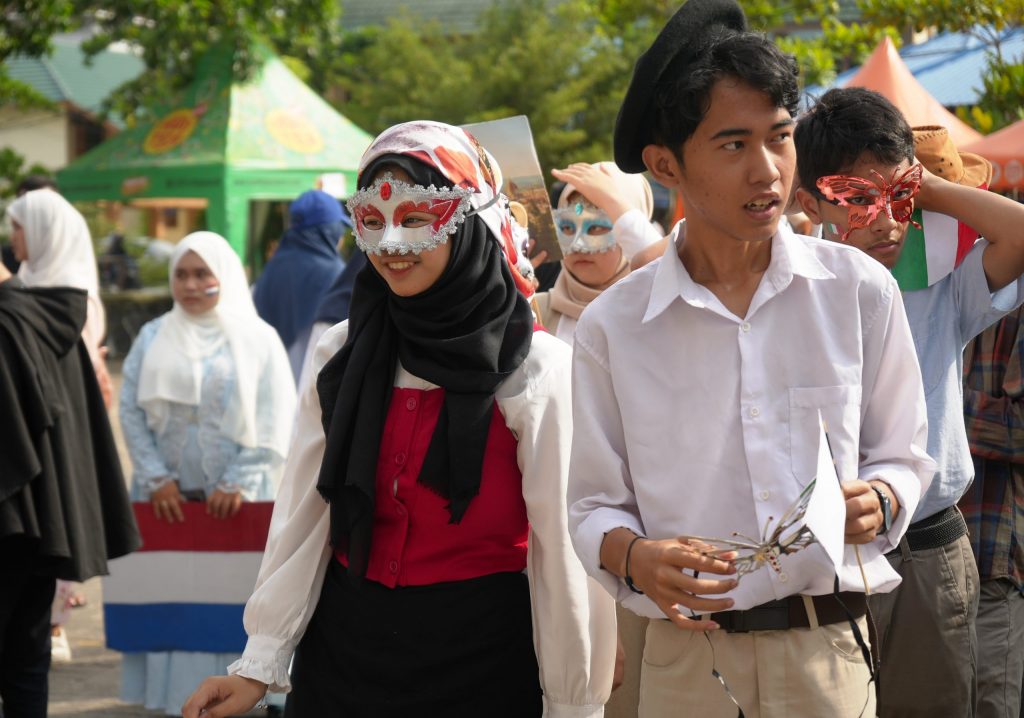 Penampilan grup budaya Italia di International Culture Festival 2023 (Foto:Humas/Achmad Magfur)