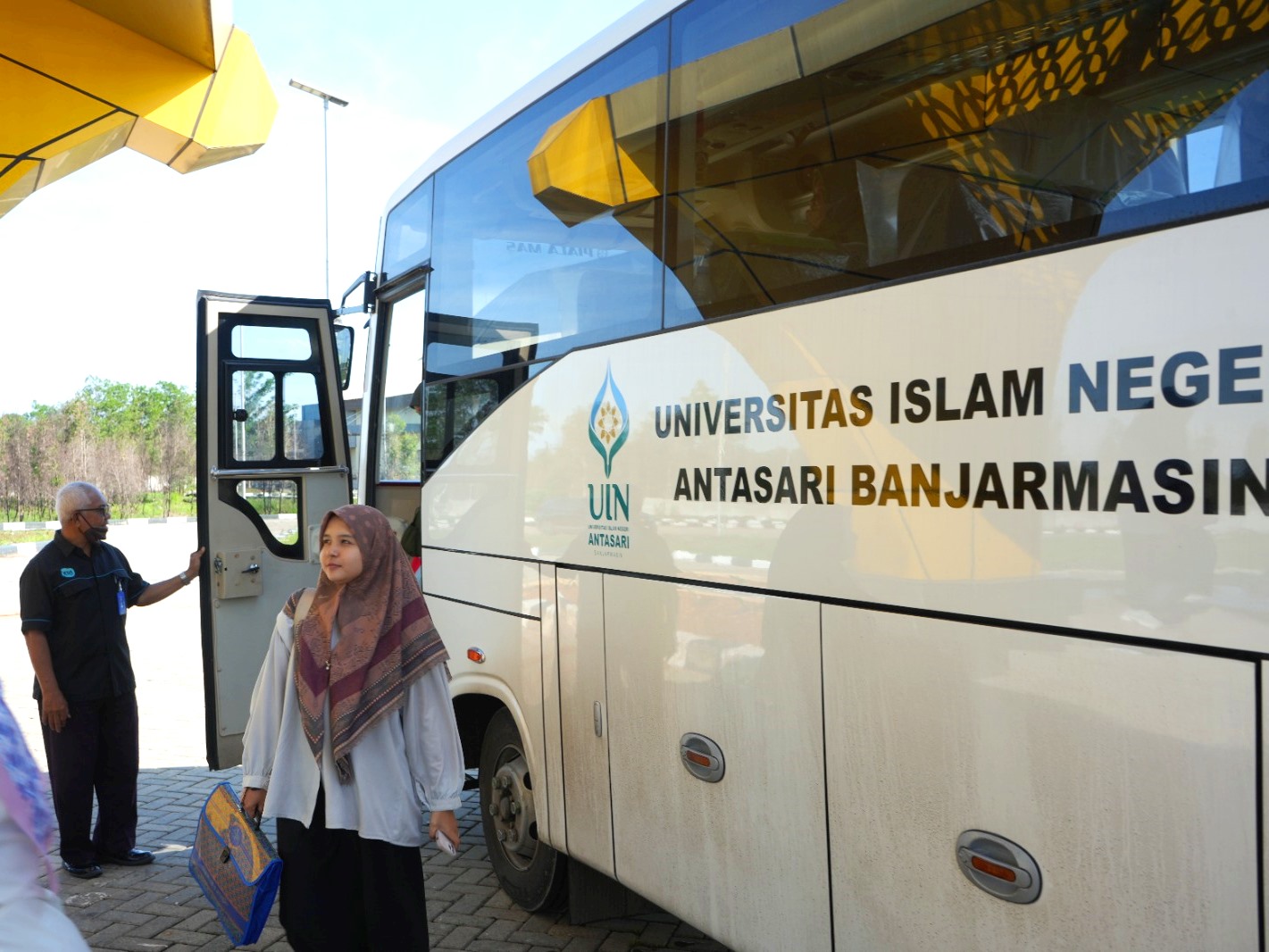 Baiti Rahmi, S.Kom. saat tiba di Kampus 2 (Foto:Humas/Hadi Rustami)