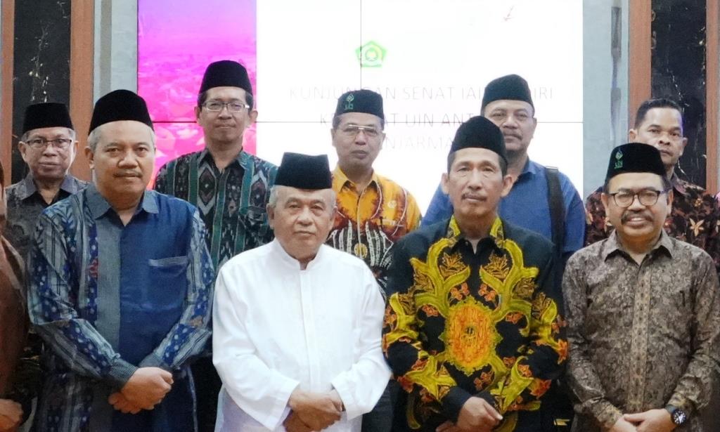 Foto bersama Senat IAIN Kediri dengan Senat UIN Antasari (Foto:Humas/Achmad Magfur)