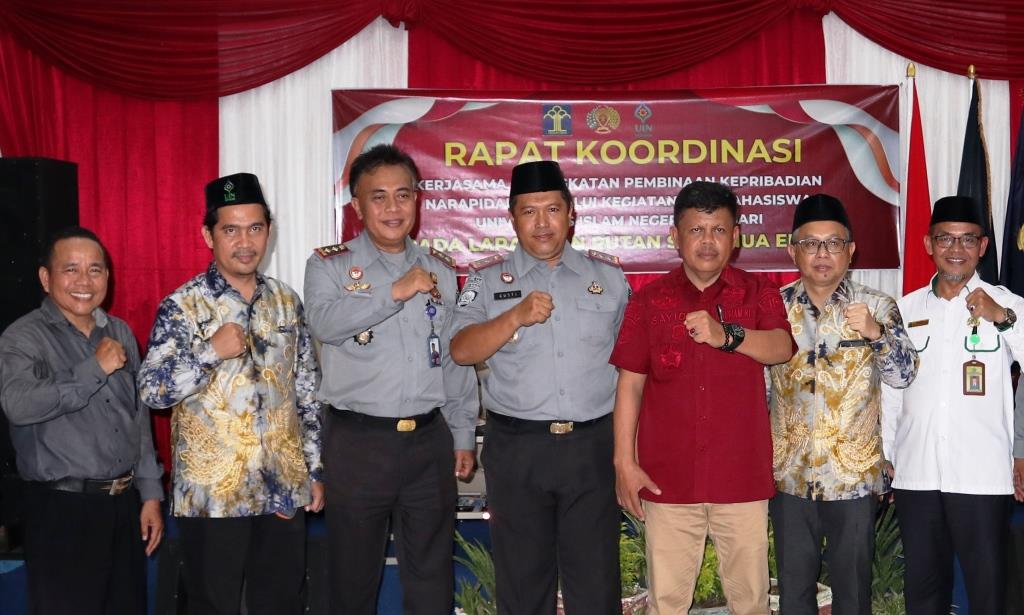 Foto bersama Wakil Rektor UIN Antasari dengan Kadivpas Kemenkumham Kalsel dan jajaran (Foto:Humas/Achmad Magfur)