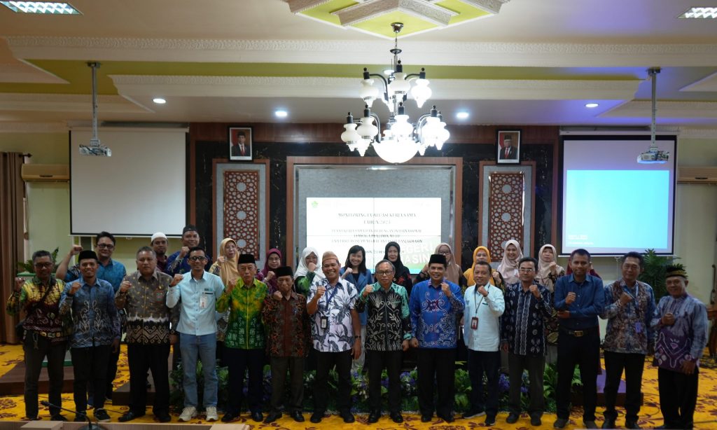 Foto bersama pimpinan UIN Antasari dengan para mitra kerja (Foto:Humas/Hadi Rustami)