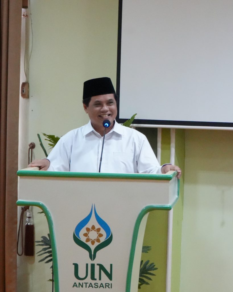 Karo AAKK UIN Antasari Drs. H. Saifi, M.Pd. saat memberikan sambutan (Foto:Humas/Hadi Rustami)