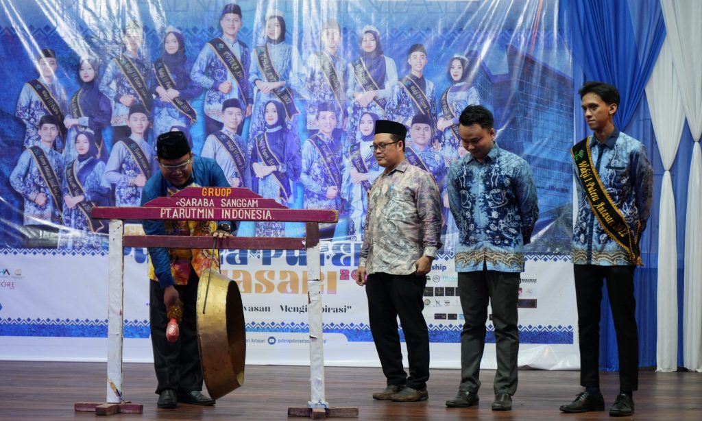 Kepala UPKK UIN Antasari Dr. Taufik Hidayat, S.Psi., Psikolog, M.Kes. saat membuka acara (Foto:Humas/Hadi Rustami)