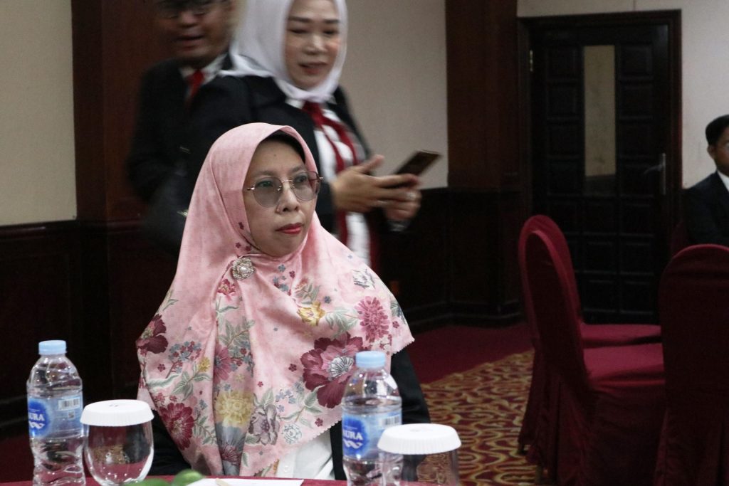 Koordinator Pusat Kerja Sama UIN Antasari Hj. Nani Hizriani, M.A. saat hadir di Swis-belhotel Borneo Banjarmasin (Foto:Humas/Achmad Magfur)