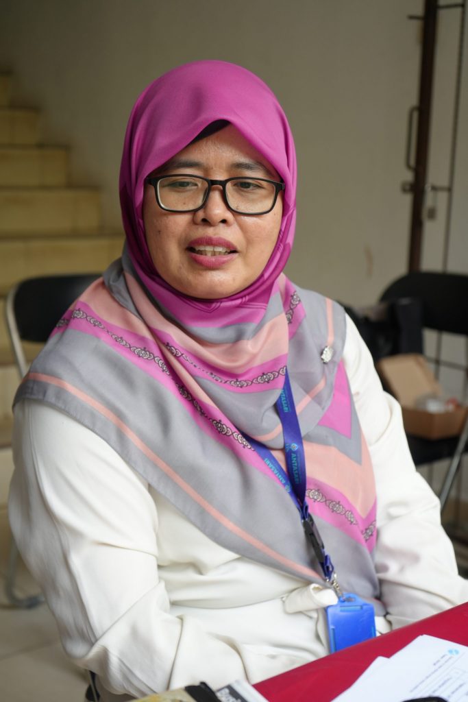 Mufidatun Nisa, S.Th.I., M.Fil.I., panitia SKTT CPPPK Formasi Kemenag Tahun 2023 Titik Lokasi UIN Antasari saat diwawancarai Humas (Foto:Humas/Hadi Rustami)