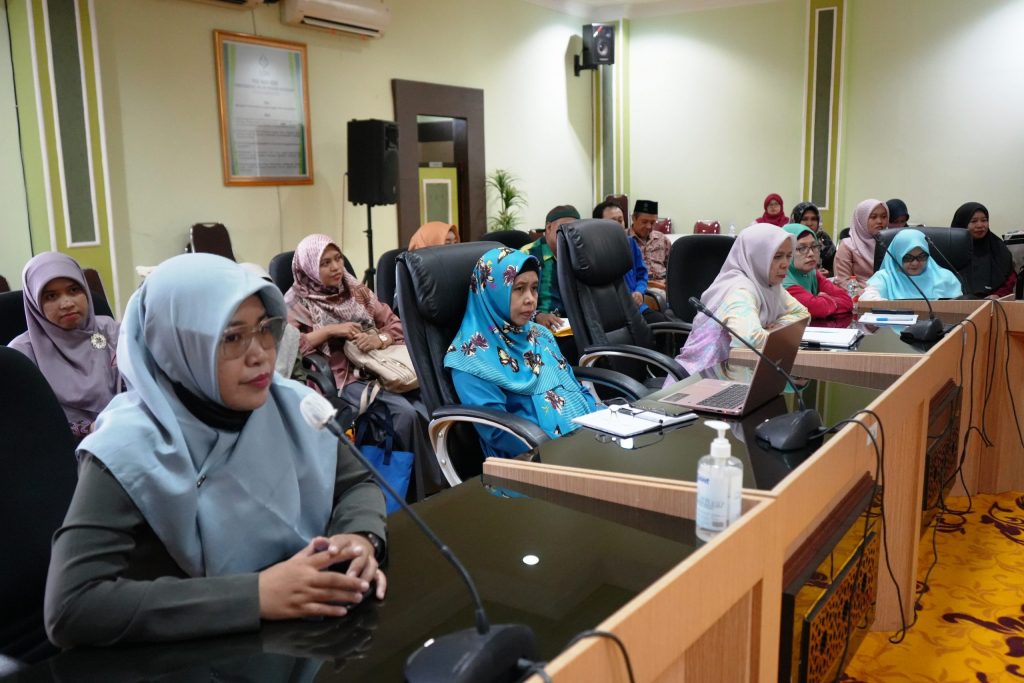 Para PPPK UIN Antasari saat mendengarkan arahan Rektor (Foto:Humas/Hadi Rustami)