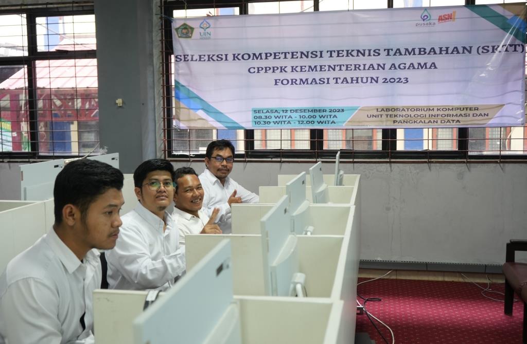 Para peserta SKTT CPPPK Kemenag Formasi Tahun 2023 Tilok UIN Antasari saat sebelum mengikuti ujian (Foto Humas Hadi Rustami) - kompres