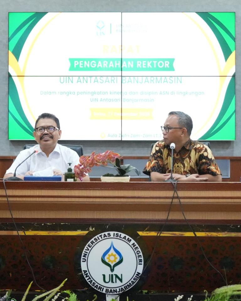 Rektor UIN Antasari Prof. Dr. H. Mujiburrahman, M.A. saat memberikan arahan (Foto:Humas/Hadi Rustami)