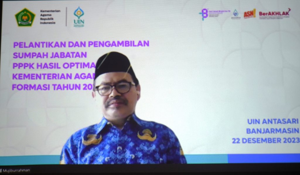 Rektor UIN Antasari Prof. Dr. H. Mujiburrahman, M.A. saat tersambung via Zoom Meeting (Foto:Humas/Hadi Rustami)