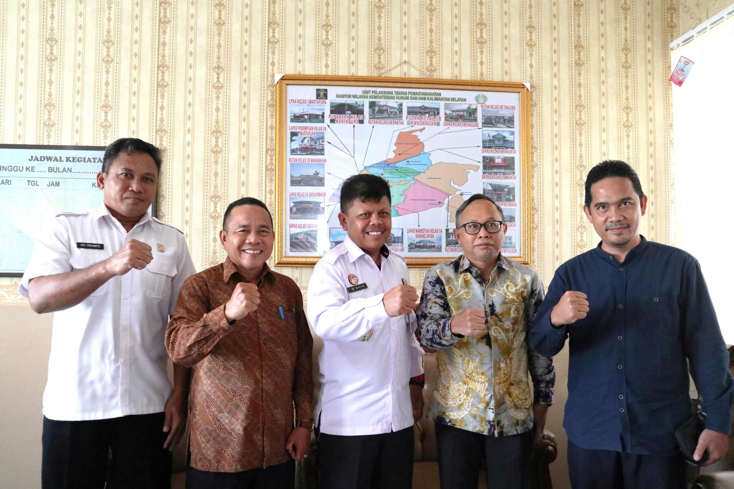 Foto bersama Wakil Rektor dengan Kadivpas Kemenkumham (Foto Humas Achmad Magfur)