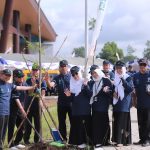 Jajaran Pimpinan UIN Antasari saat berfoto bersama usai penanaman pohon (Foto:Humas/Yulida Rifani)