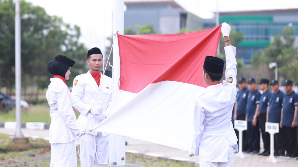 Mahasiswa Pramuka sukses bentangkan Merah Putih (Foto:Humas/Achmad Magfur)