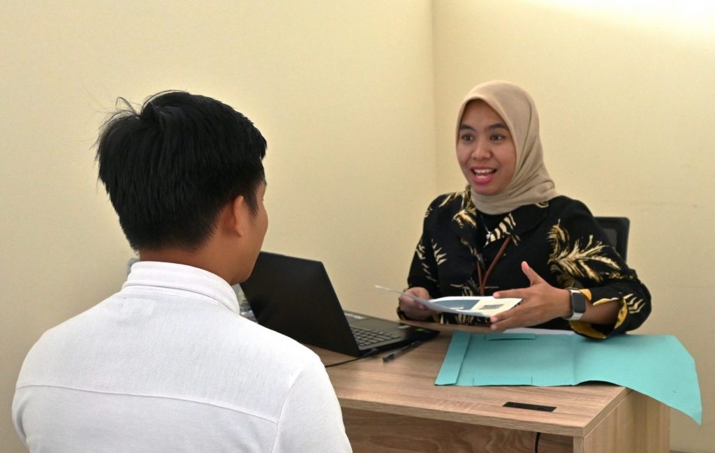 Mahasiswa UIN Antasari saat mengikuti interviu perekrutan karyawan BRI (Foto:PPL/Ahmad Alfi Syahrin)