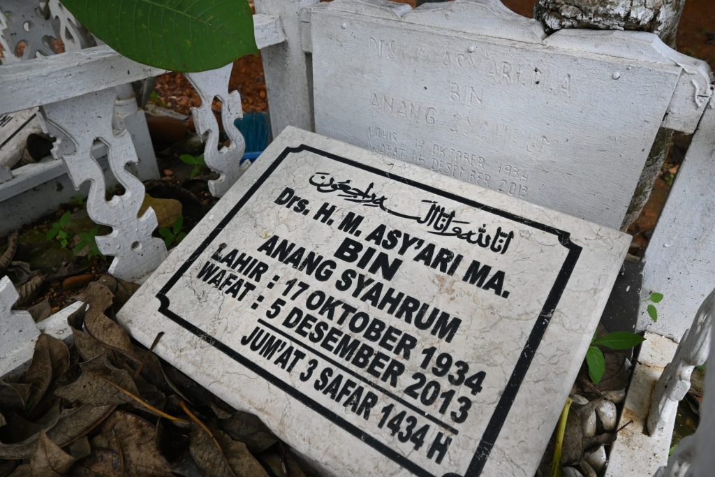 Makam Rektor Ketiga UIN Antasari Drs. H. M. Asya_ari, M.A. di kawasan Cempaka Banjarbaru (Foto:Humas/Achmad Magfur)