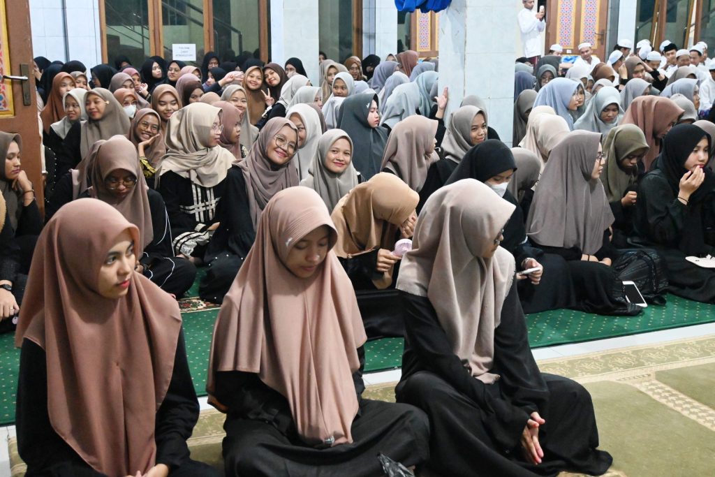 Para mahasantriwati bergembira ikuti program Ma'had Al-Jami'ah (Foto:PPL/Jannatul Khair)