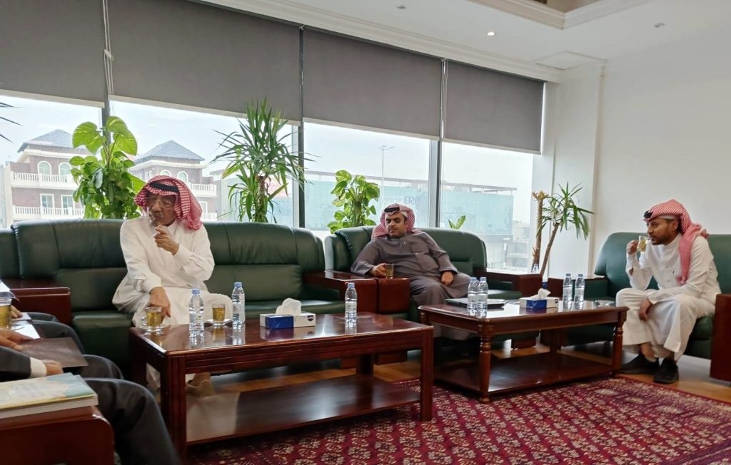 Para pengurus Markaz al Buhust wa Attawasul al Marify saat berdiskusi dengan Rektor UIN Antasari.