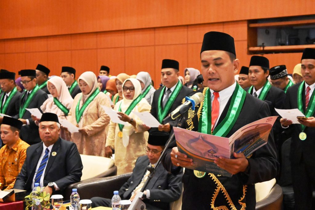 Pembacaan Ikrar Guru Profesional (Foto:Humas/Achmad Magfur)