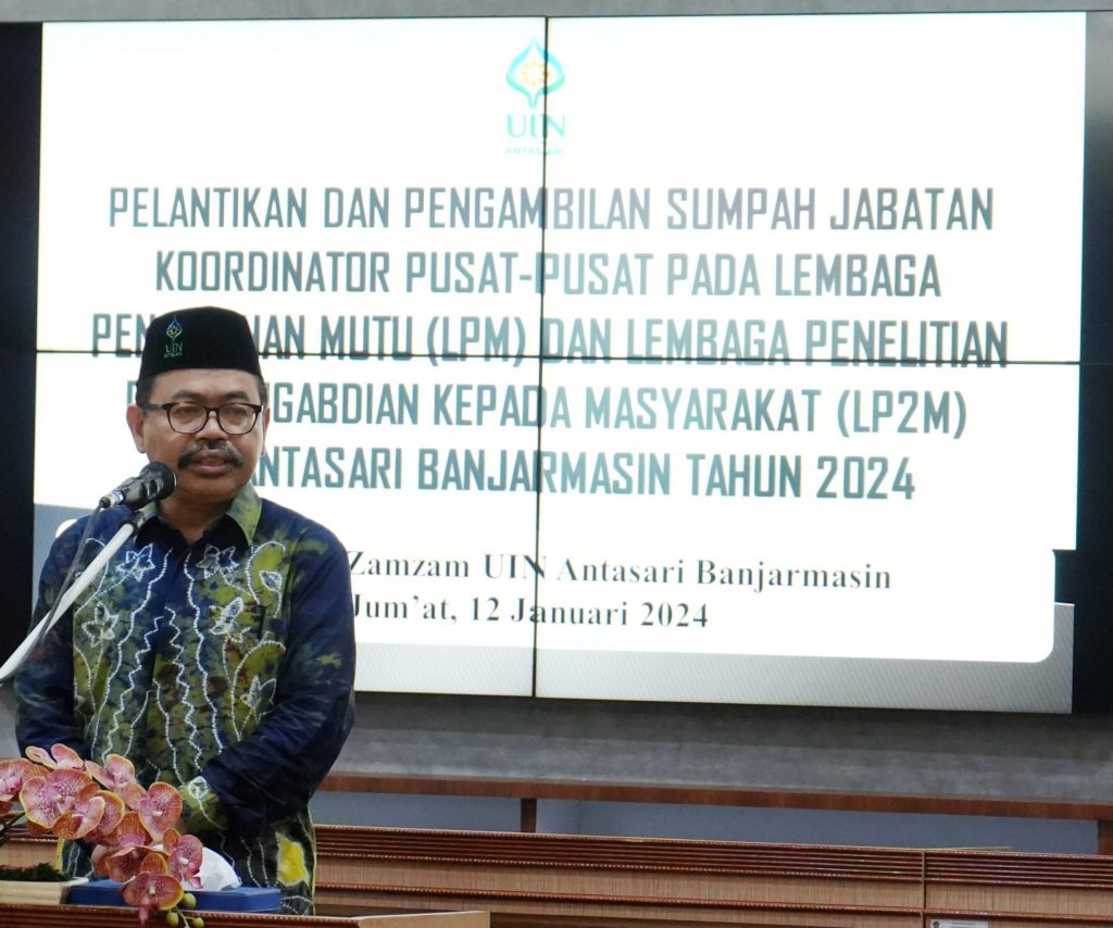 Rektor UIN Antasari Prof. Dr. H. Mujiburrahman, M.A. saat memberikan arahan (Foto:Humas/Hadi Rustami)