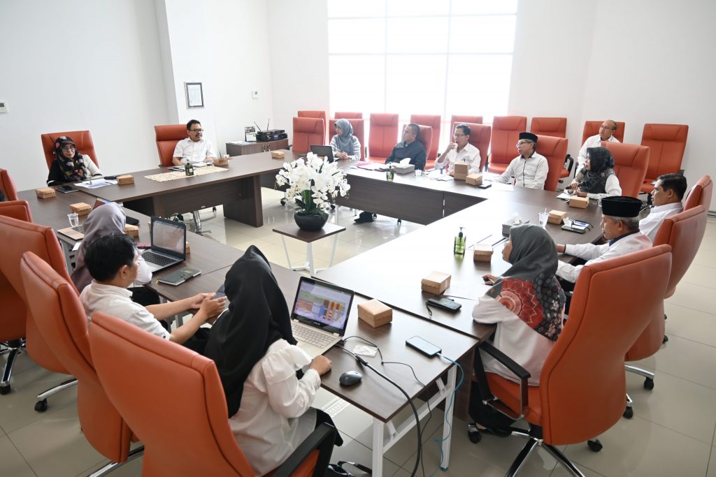 Suasana Rapat Pimpinan untuk Penetapan Kuota Mahasiswa Baru 2024 (Foto:Humas/Achmad Magfur)