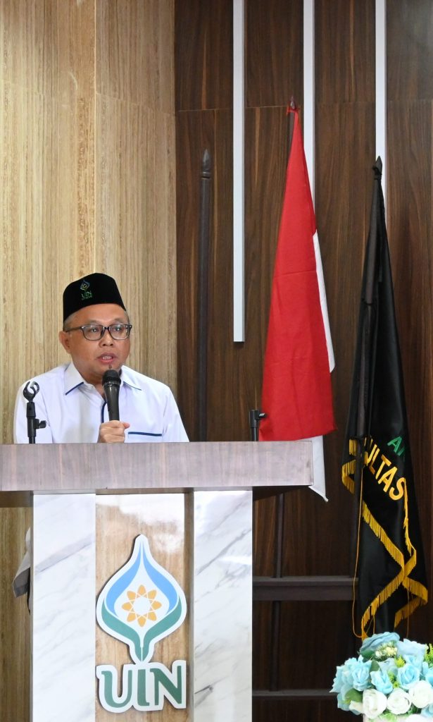 Wakil Rektor UIN Antasari Bidang Kemahasiswaan dan Kerja Sama Dr. Irfan Noor, M.Hum. saat menyampaikan sambutan (Foto:PPL/Ahmad Alfi Syahrin)