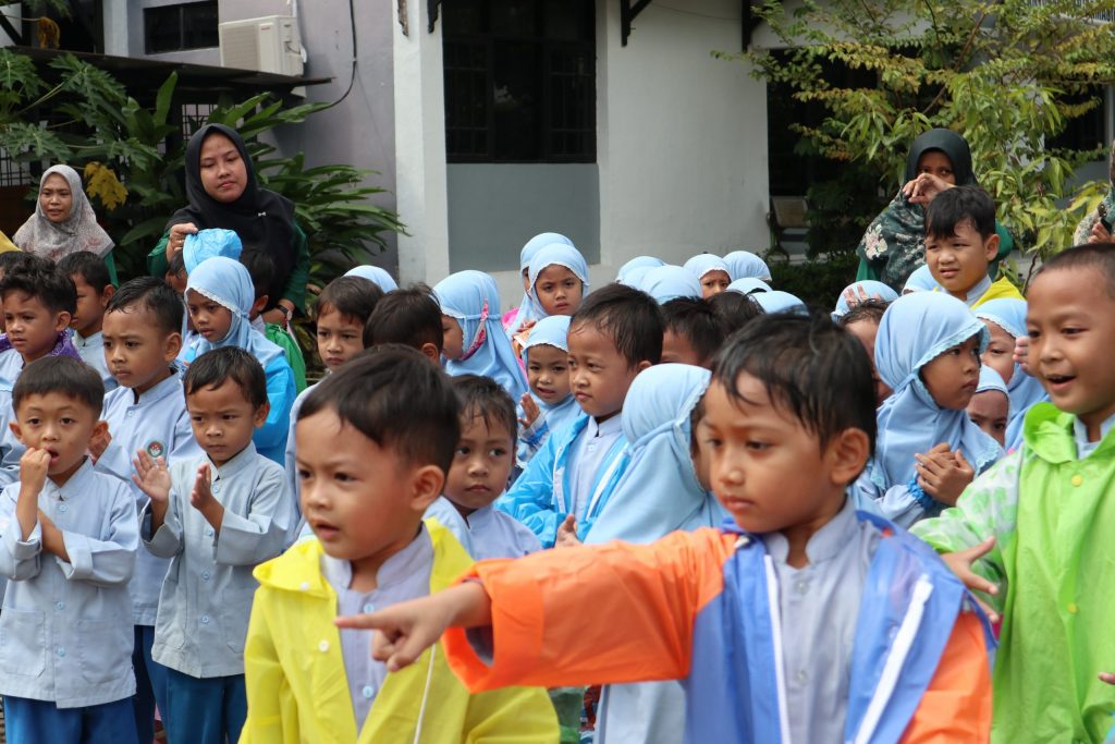Anak-anak didik PAUD Terpadu Tarbiyatul Athfal saat bergembira mengikuti edukasi (Foto:Humas/Achmad Magfur)