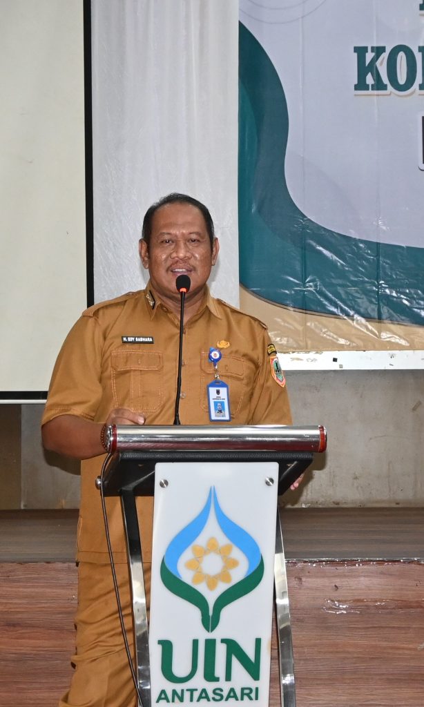 Kabid Kelembagaan Diskop UKM Kalsel H. Edi Sabhara, S.K.M., M.Kes. saat menyampaikan sambutan (Foto:Humas/Jamal Ripani)