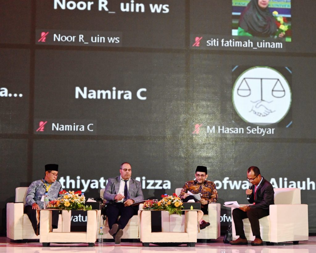 Para pembicara internasional usai acara pembukaan (Foto:Humas/Achmad Magfur)
