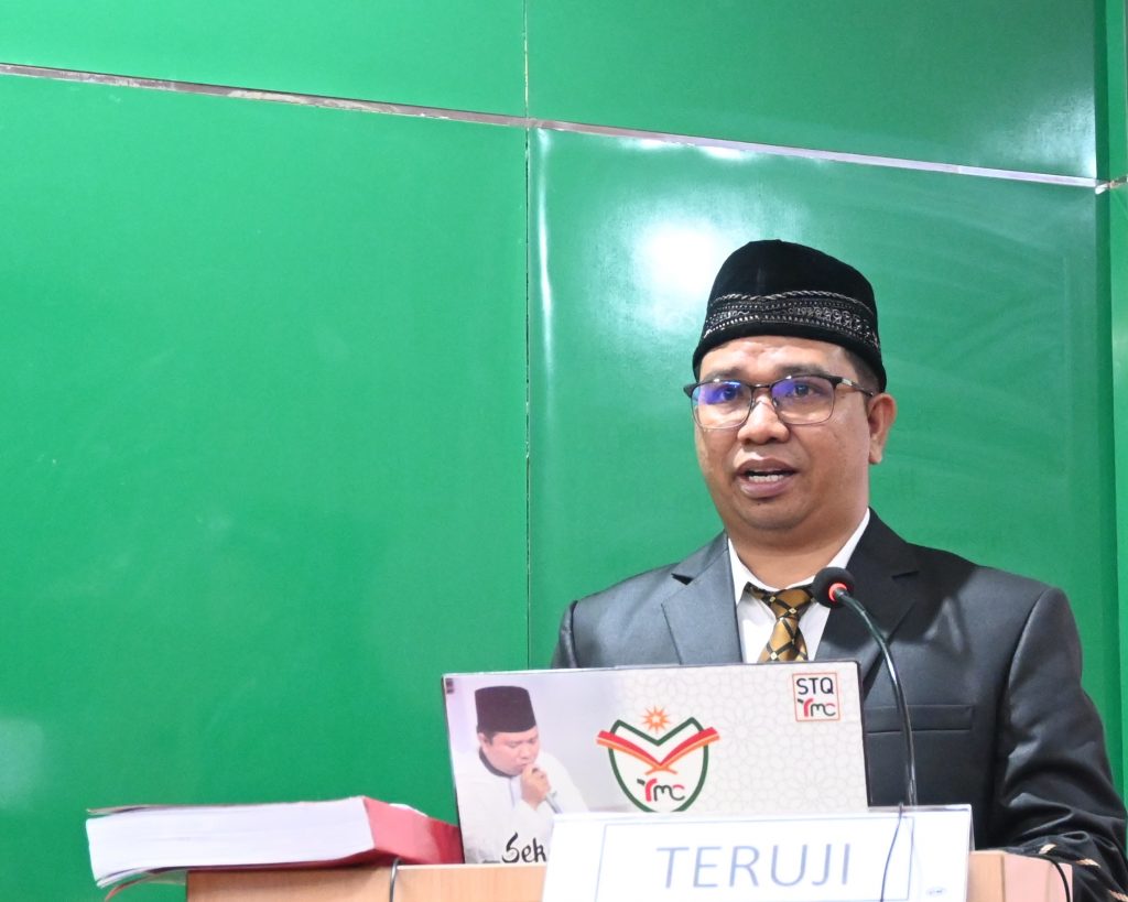 Promovendus Rusdiansyah saat mempertahankan disertasinya (Foto:PPL/Ahmad Alfi Syahrin)