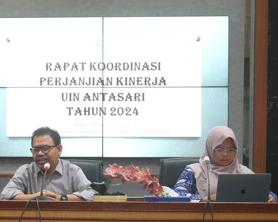 Rektor UIN Antasari Prof. Dr. H. Mujiburrahman, M.A. saat memimpin Rakor Perkin 2024 (Foto:Humas/Jamal Ripani)