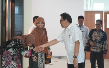 Rombongan perwkailan Kemenkeu saat bersilaturahmi dengan Rektor UIN Antasari (Foto:Humas/Jamal Ripani)