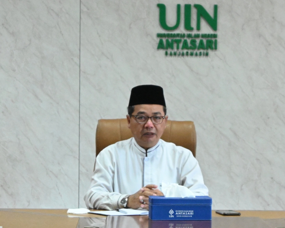 Wakil Rektor UIN Antasari Bidang AUPK Dr. H. Akhmad Sagir, M.Ag. saat memimpin rapat (Foto:Humas)