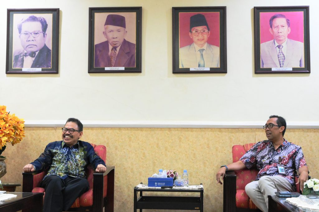 Dialog Rektor UIN Antasari dengan Kakanwil DJPb Kalsel (Foto:Humas/Achmad Magfur)