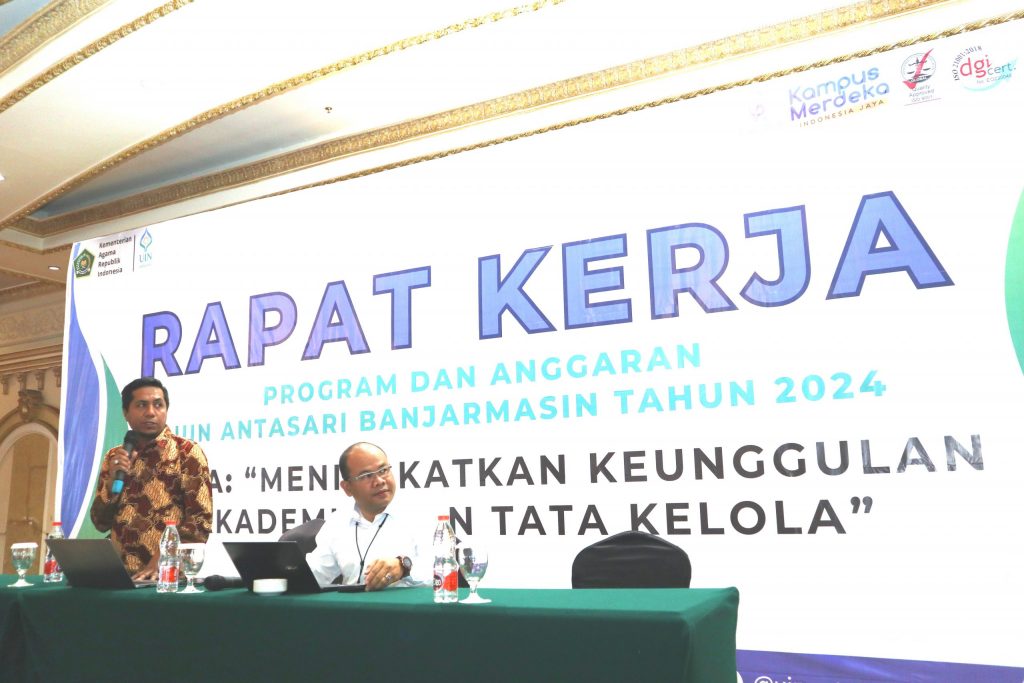 Kasi Penyelenggaran Diklat BLK Kalsel Muhammad Zainal Abidin, S.T. saat menjadi pemateri di hari kedua Raker 2024 UIN Antasari (Foto:Humas/A