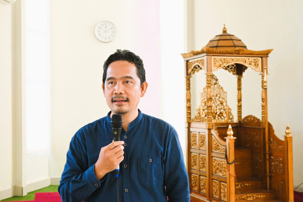 Ketua LP2M UIN Antasari Dr. Muhammad Zainal Abidin, M.Ag. saat memberikan materi pertama (Foto:Humas/Achmad Magfur)