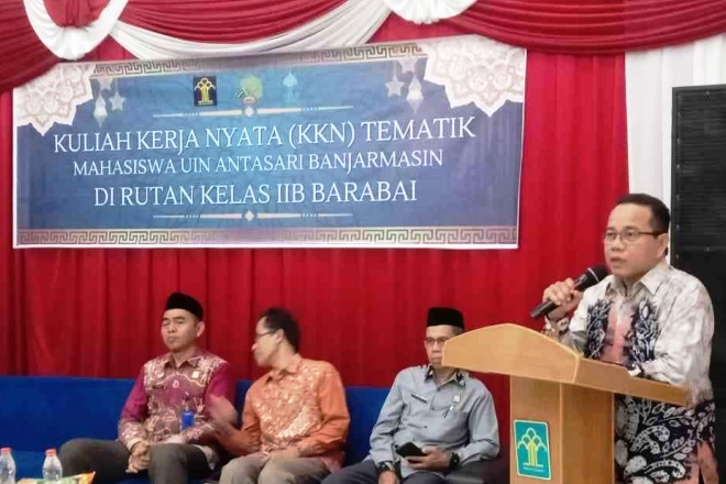 Koordinator Pusat Pengabdian kepada Masyarakat UIN Antasari Dr. Nuryadin, M.Ag. saat memberikan sambutan (Foto:Humas Rutan Barabai)
