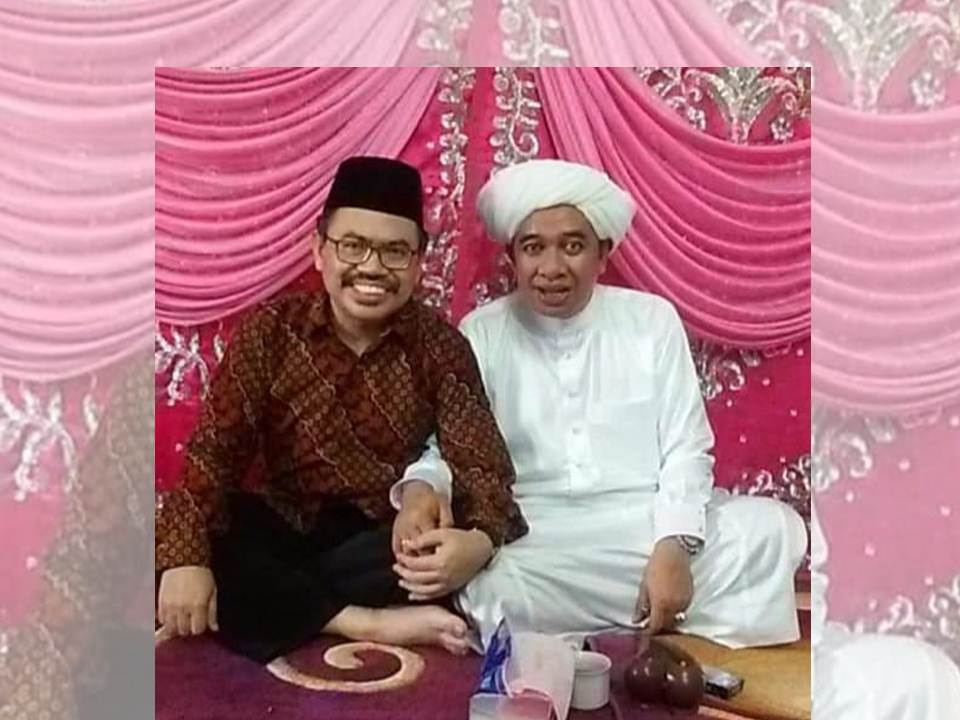 Rektor UIN Antasari Prof. Dr. H. Mujiburrahman, M.A. ketika bersama Guru Zuhdi.