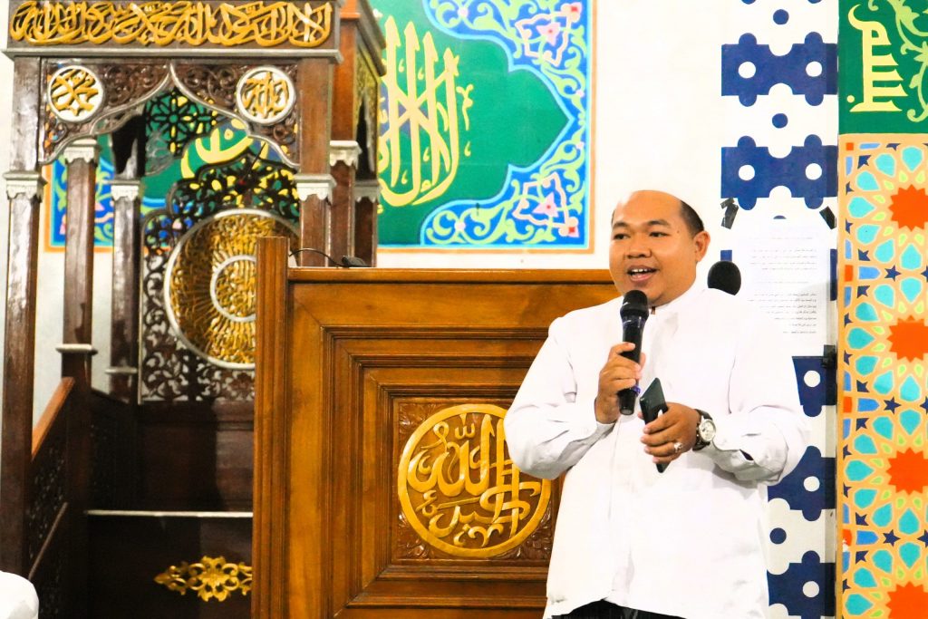 Sekretaris Ma'had Al-Jami'ah UIN Antasari Husaini, M.Pd.I. saat menyampaikan laporan kegiatan (Foto:Humas/Baiti Rahmi)