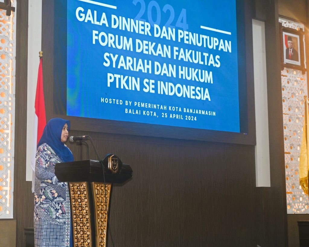 Dekan Fakultas Syariah UIN Antasari Dr. Hj. Amelia Rahmaniah, M.H. saat menyampaikan sambutan (Foto:Humas/Jamal Ripani)