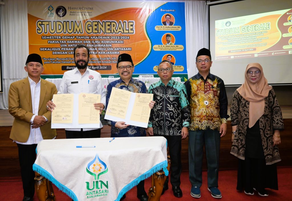 Foto bersama usai penandatanganan nota kesepahaman KPID Kalsel dengan UIN Antasari (Foto:Humas/Jamal Ripani)