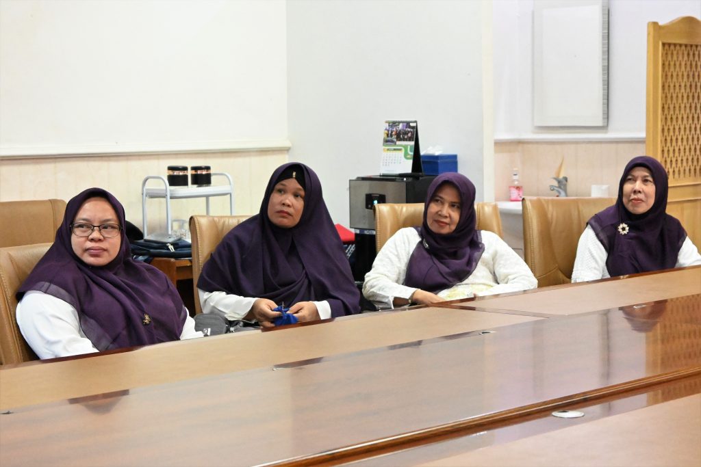 Ibu-ibu DWP UIN Antasari saat mengikuti acara via Zoom Meeting (Foto:Humas/Baiti Rahmi)