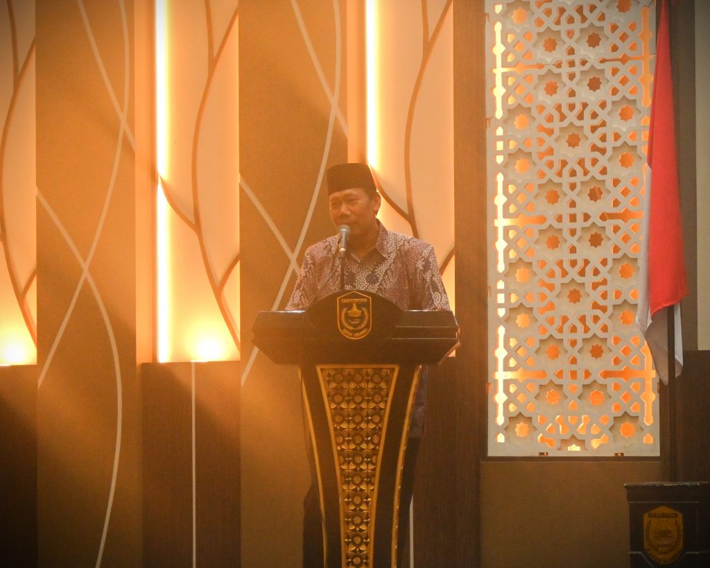 Ketua Forum Dekan FSH PTKIN se-Indonesia Prof. Dr. Drs. H. Mahrus Munajat, S.H., M.Hum. saat menyampaikan sambutan (Foto:Humas/Jamal Ripani)