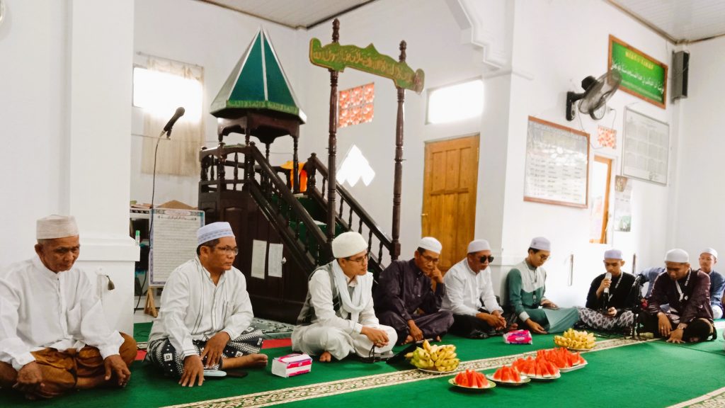 Pembacaan maulid Habsyi di peringatan Nuzulul Quran di Batu Hayam.