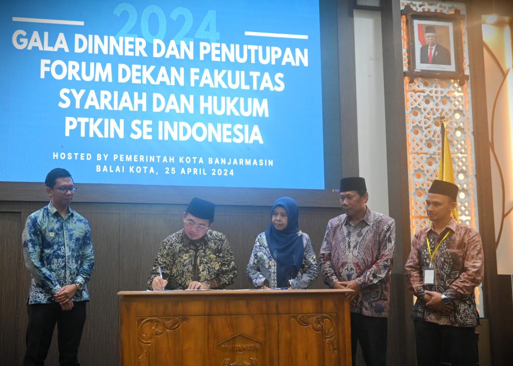 Penandatanganan kerja sama antara Pemkot Banjarmasin dan FS UIN Antasari (Foto:Humas/Jamal Ripani)