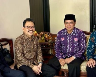 Rektor bersama almarhum Drs. H. Saifi, M.Pd. ketika masih menjabat sebagai Kakanwil Kemenag Kaltara.
