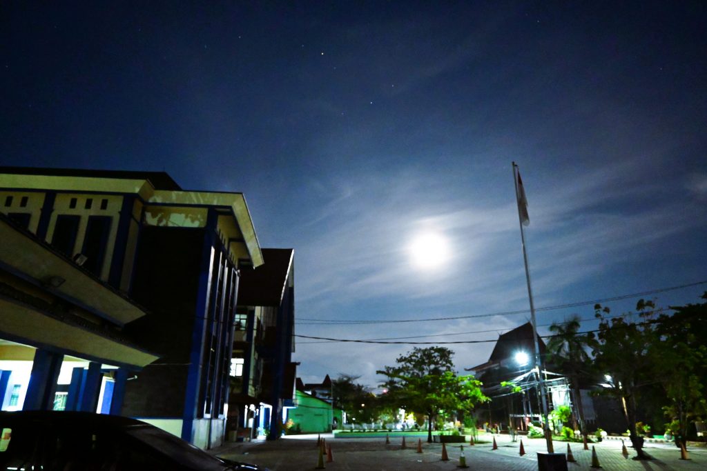 Suasana subuh di Kampus 1 UIN Antasari Banjarmasin (Foto:Humas/Achmad Magfur)